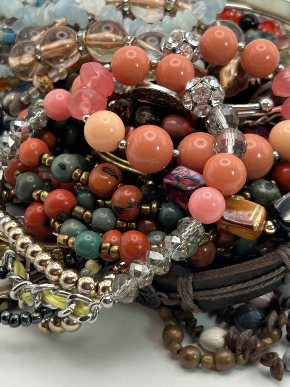 2 lbs Jewelry Lot Vintage to Now Costume Wear Resell Craft Harvest - Picture 10 of 10